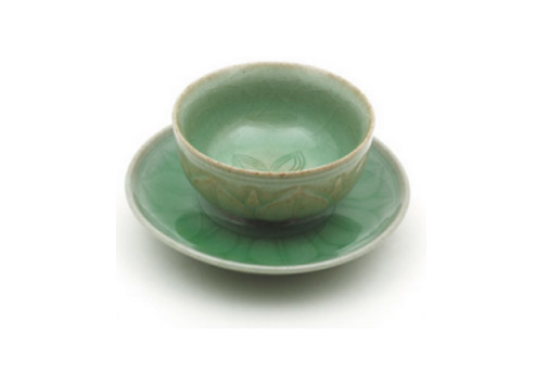 仿南宋青瓷刻划莲花纹托盏（洪州窑）