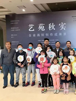 省美术馆“小画家”绘心中最美家乡献礼国庆